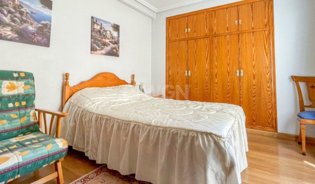 Odsprzedaż - Mieszkanie w bloku - Torrevieja - Costa Blanca
