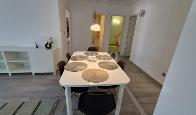Odsprzedaż - Mieszkanie w bloku - Torrevieja - Costa Blanca