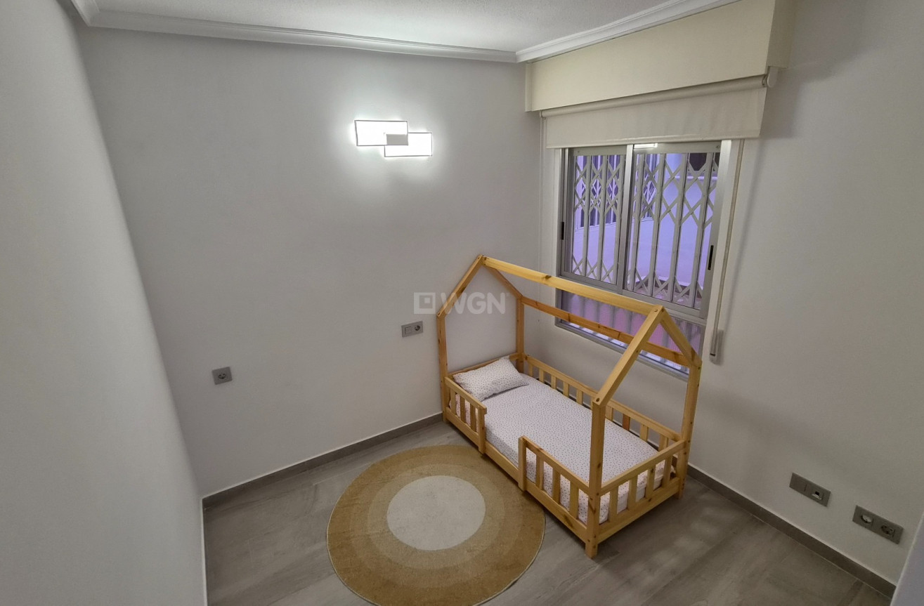 Odsprzedaż - Mieszkanie w bloku - Torrevieja - Costa Blanca