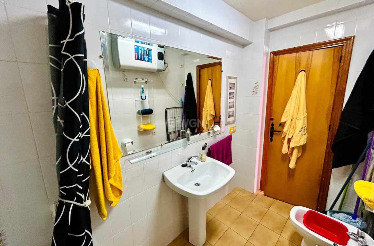 Odsprzedaż - Mieszkanie w bloku - Torrevieja - Costa Blanca