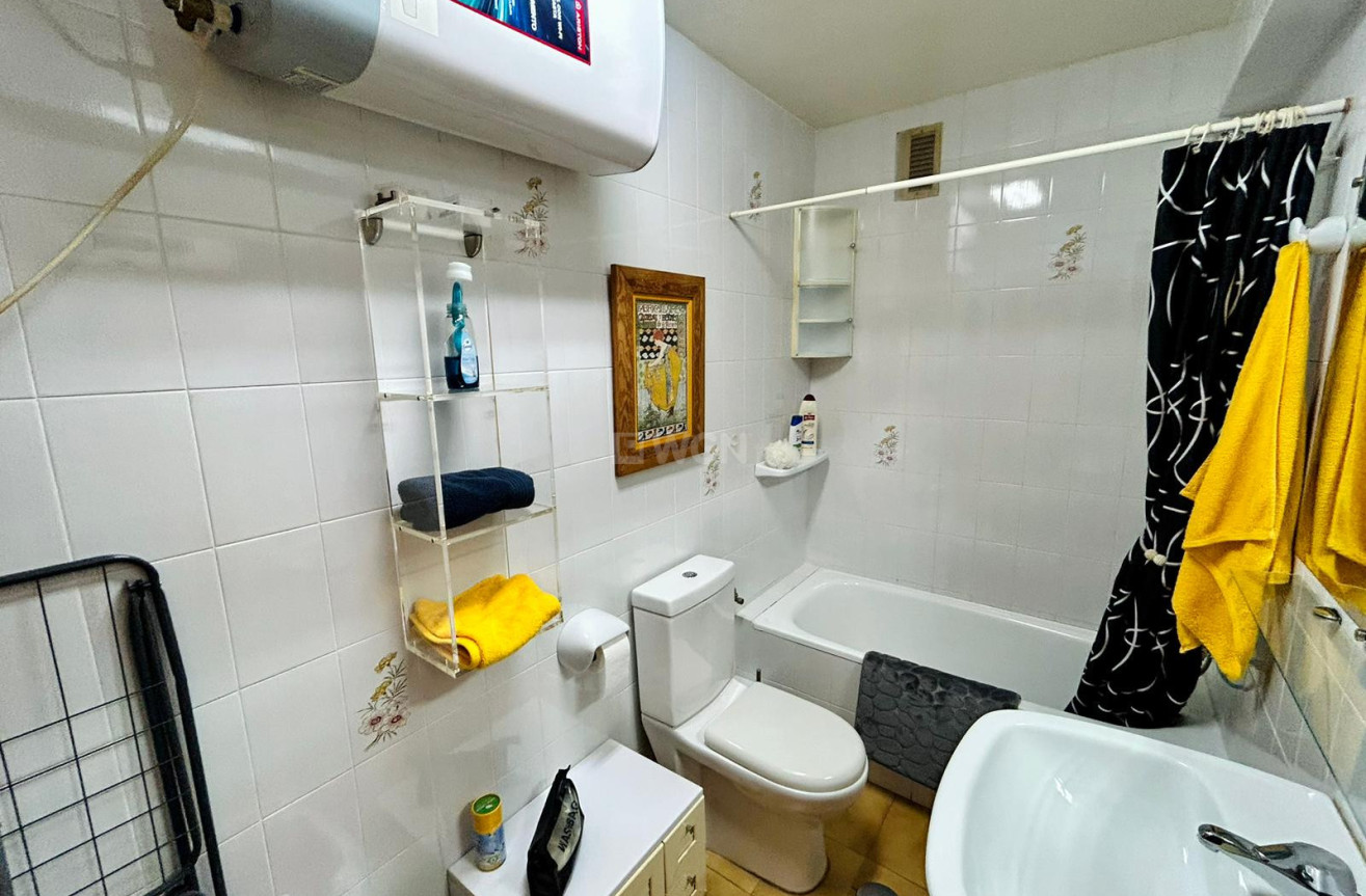 Odsprzedaż - Mieszkanie w bloku - Torrevieja - Costa Blanca