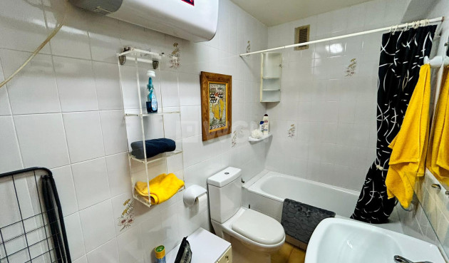 Odsprzedaż - Mieszkanie w bloku - Torrevieja - Costa Blanca