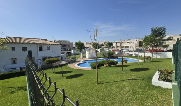 Odsprzedaż - Bungalow - Torrevieja - Los Balcones