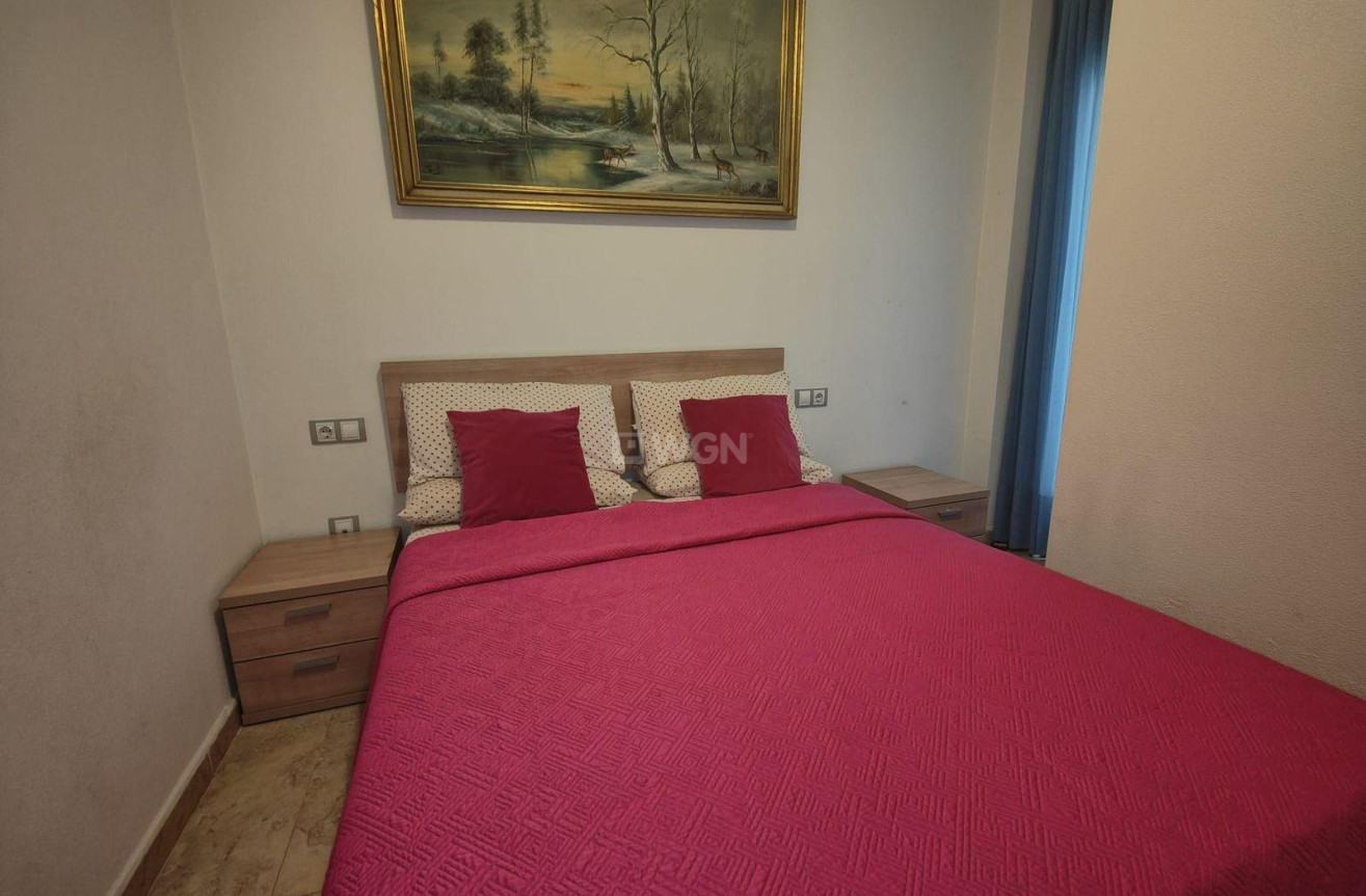 Odsprzedaż - Mieszkanie w bloku - Torrevieja - La Mata
