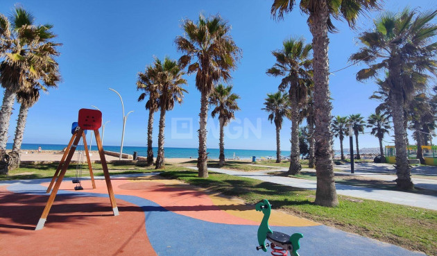 Odsprzedaż - Mieszkanie w bloku - Torrevieja - La Mata