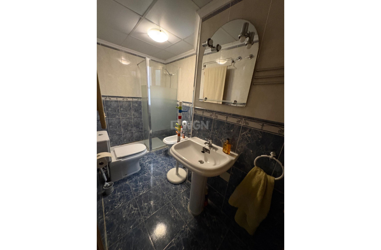 Odsprzedaż - Mieszkanie w bloku - Torrevieja - La Mata