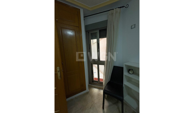 Odsprzedaż - Mieszkanie w bloku - Torrevieja - La Mata