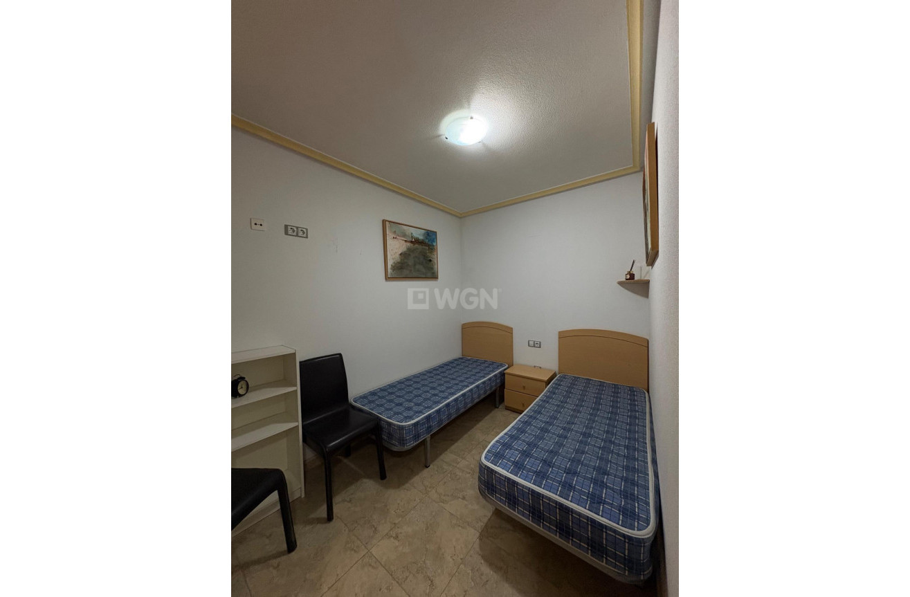 Odsprzedaż - Mieszkanie w bloku - Torrevieja - La Mata