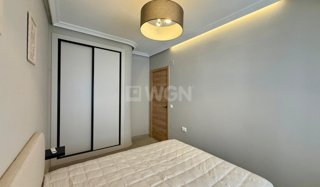 Odsprzedaż - Mieszkanie w bloku - Torrevieja - Playa del Cura