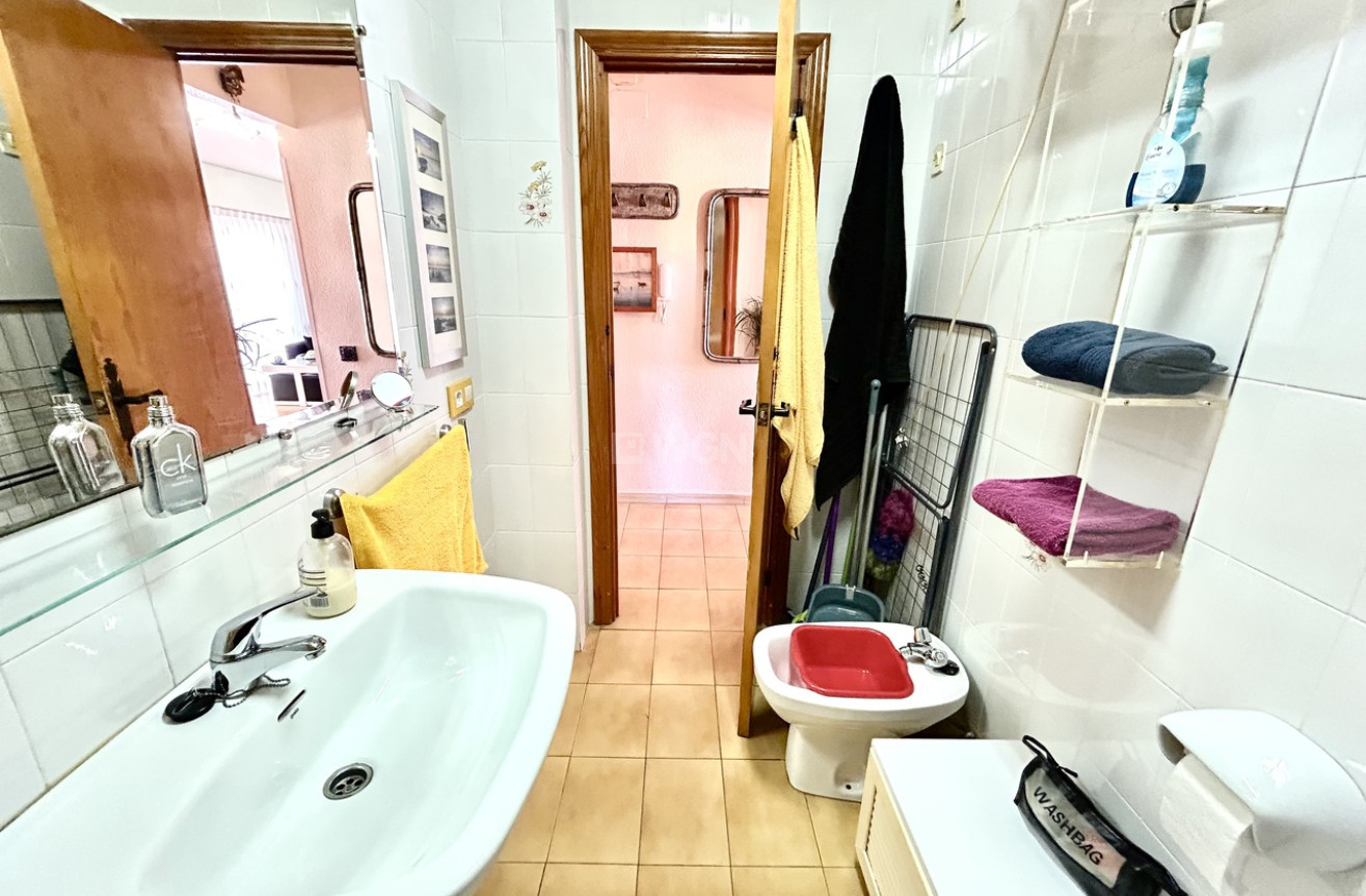 Odsprzedaż - Mieszkanie w bloku - Torrevieja - Costa Blanca