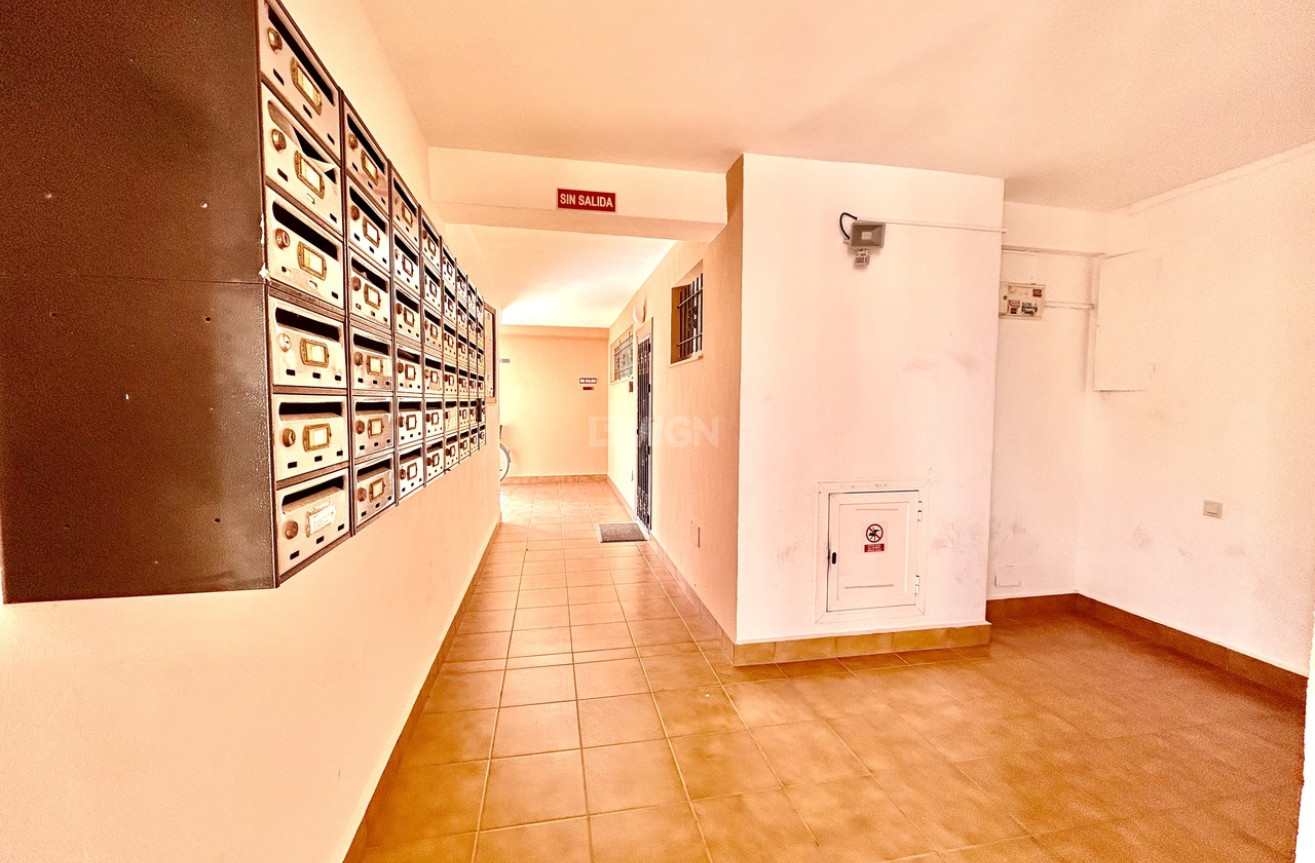 Odsprzedaż - Mieszkanie w bloku - Torrevieja - Costa Blanca
