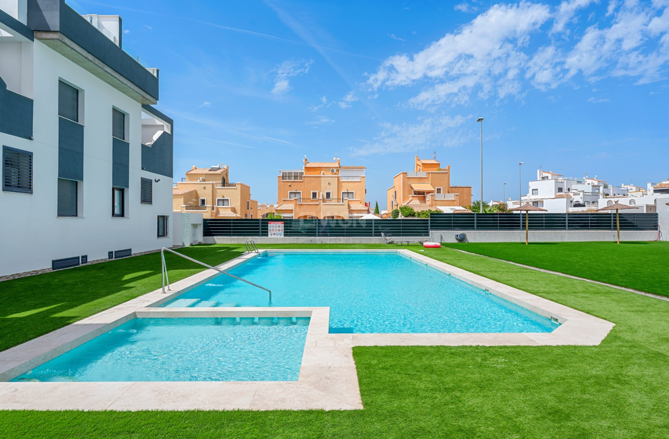 Odsprzedaż - Mieszkanie w bloku - Torrevieja - Costa Blanca