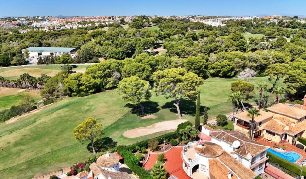 Odsprzedaż - Villa - Orihuela Costa - Villamartín