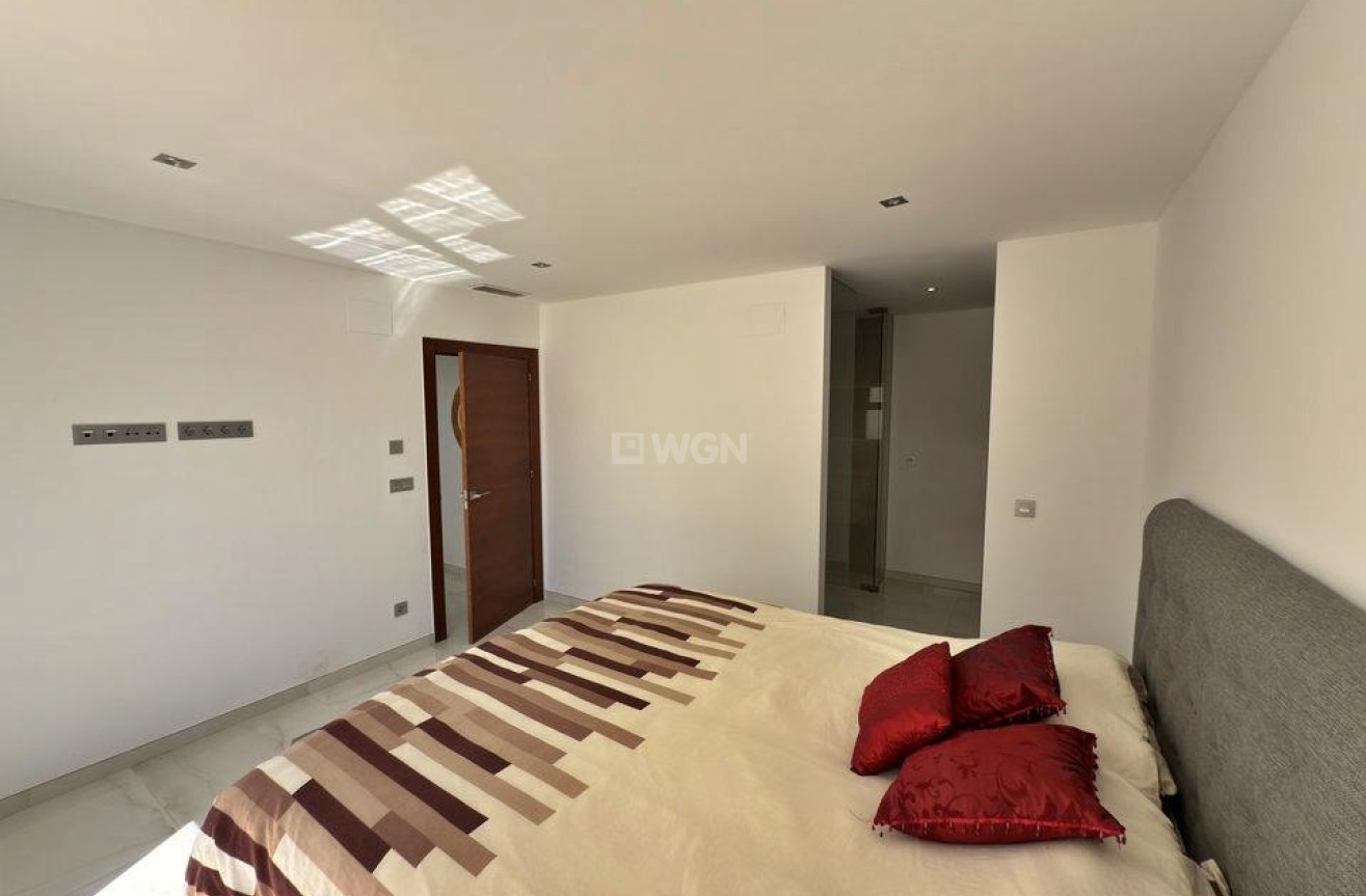 Odsprzedaż - Villa - Orihuela Costa - Villamartín