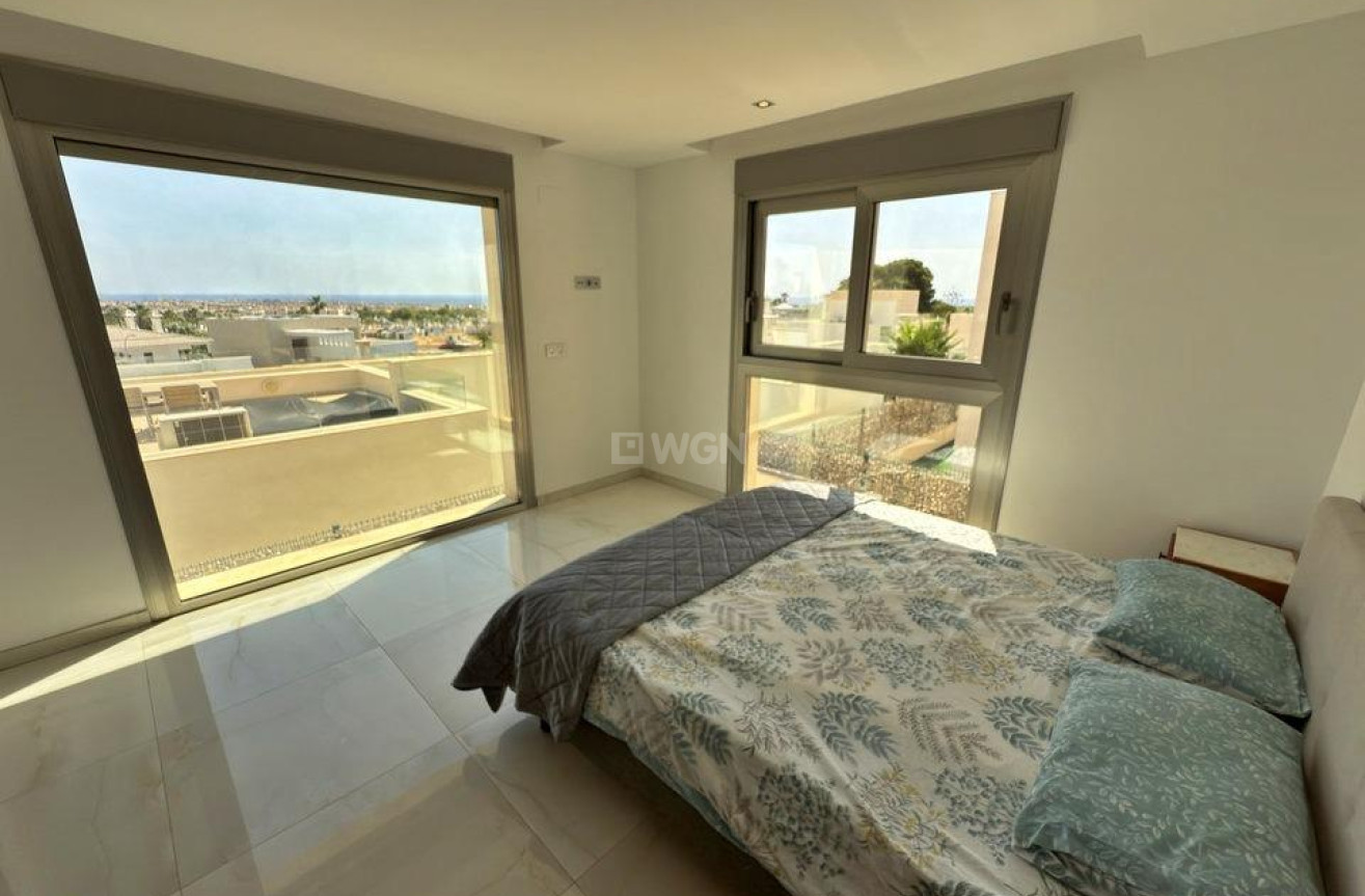 Odsprzedaż - Villa - Orihuela Costa - Villamartín