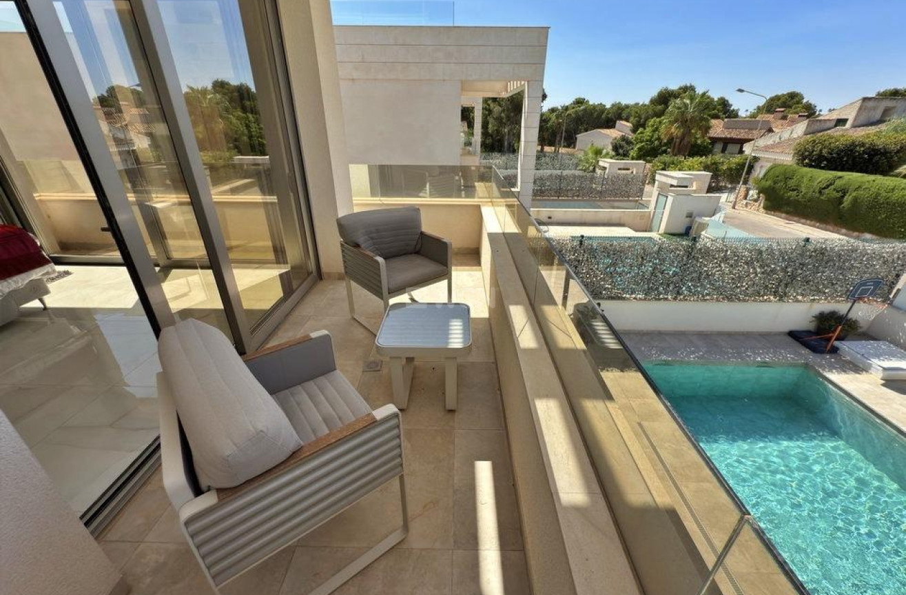 Odsprzedaż - Villa - Orihuela Costa - Villamartín