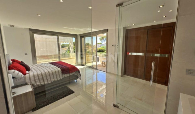 Odsprzedaż - Villa - Orihuela Costa - Villamartín