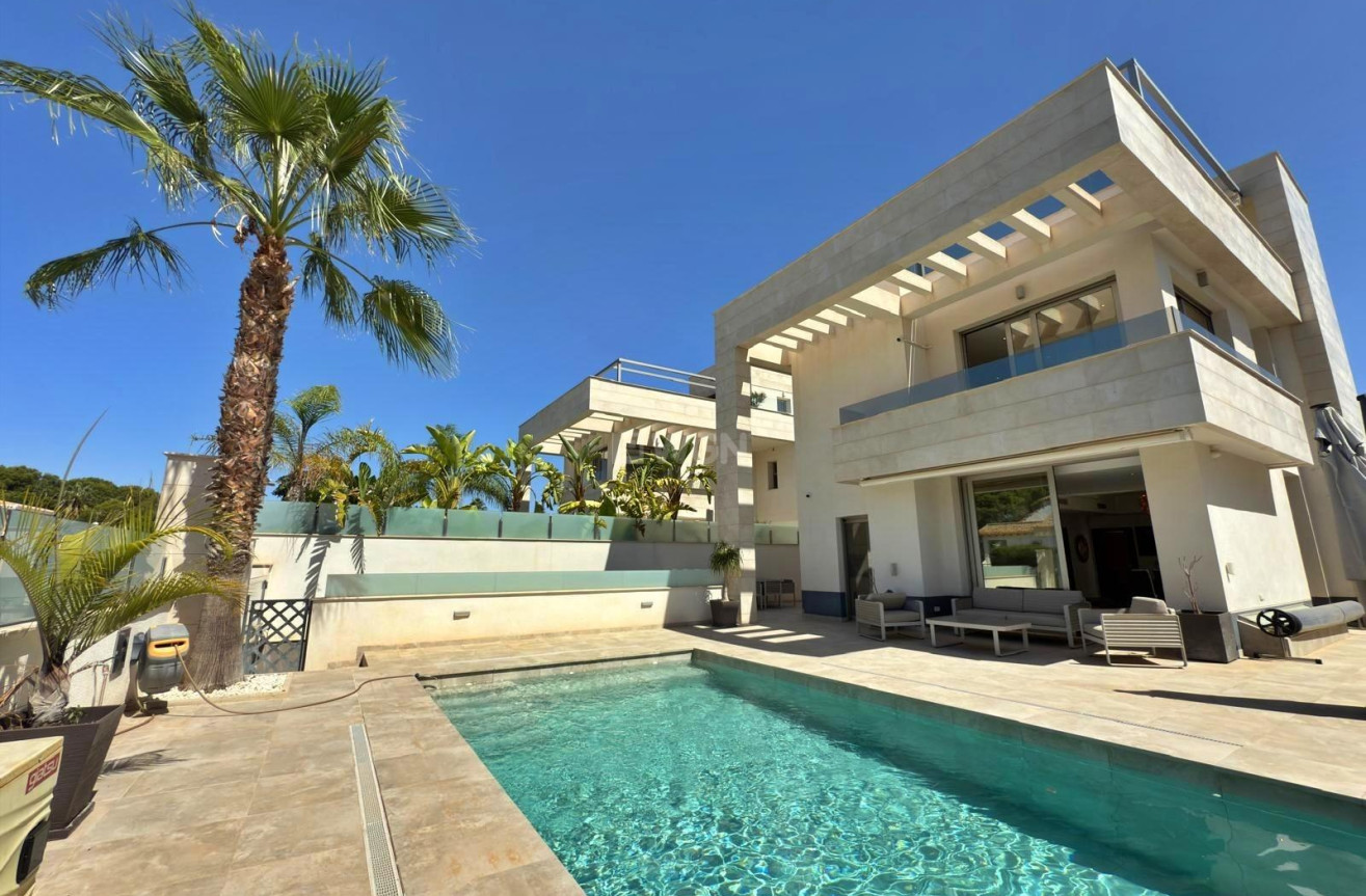 Odsprzedaż - Villa - Orihuela Costa - Villamartín