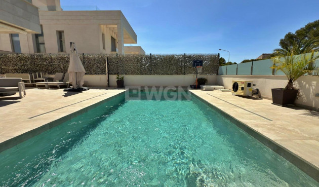 Odsprzedaż - Villa - Orihuela Costa - Villamartín