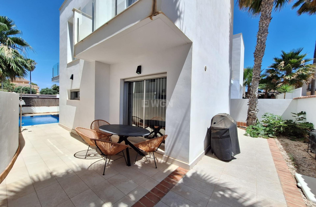 Odsprzedaż - Villa - Torrevieja - Los Frutales