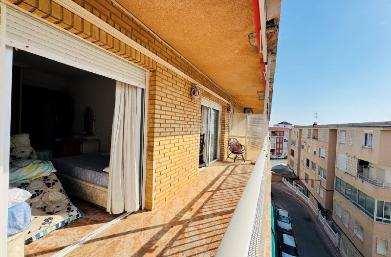 Odsprzedaż - Mieszkanie w bloku - La Mata - Costa Blanca