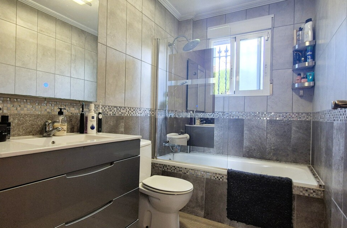 Odsprzedaż - Villa - Villamartin - Costa Blanca