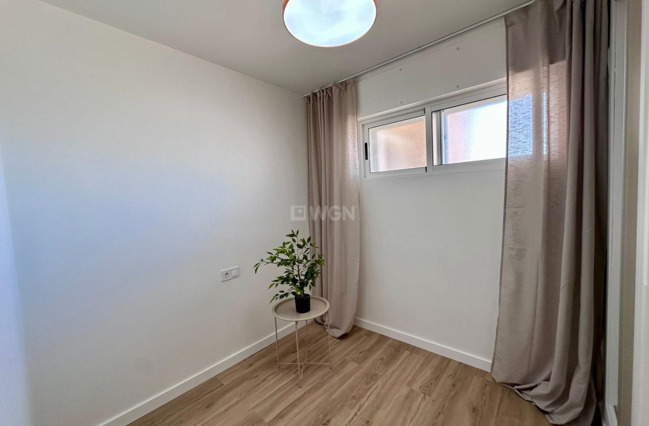 Odsprzedaż - Mieszkanie w bloku - Torrevieja - Habaneras