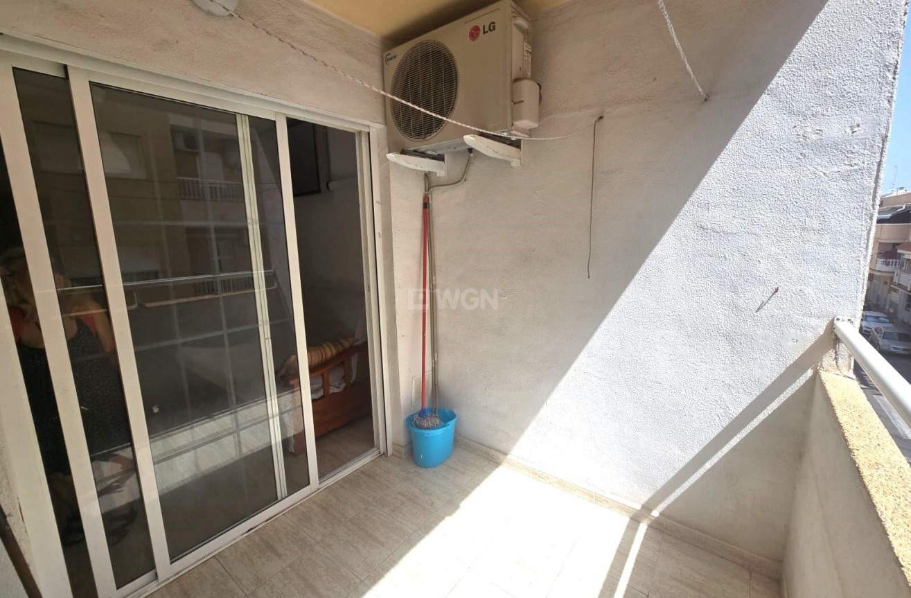 Odsprzedaż - Mieszkanie w bloku - Torrevieja - Playa de los Locos