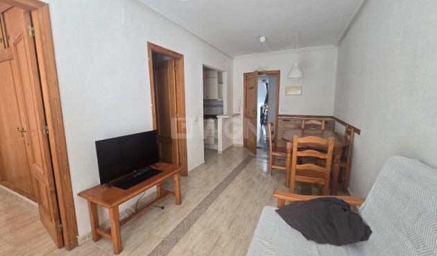 Odsprzedaż - Mieszkanie w bloku - Torrevieja - Playa de los Locos