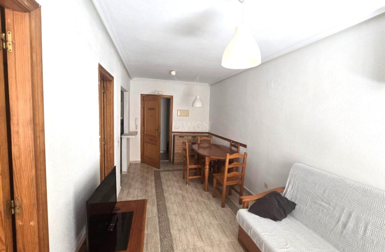 Odsprzedaż - Mieszkanie w bloku - Torrevieja - Playa de los Locos