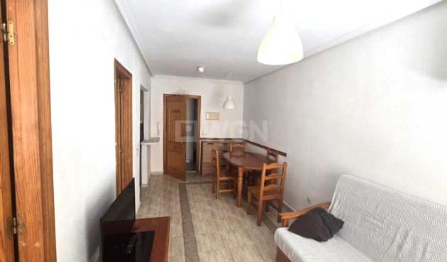 Odsprzedaż - Mieszkanie w bloku - Torrevieja - Playa de los Locos