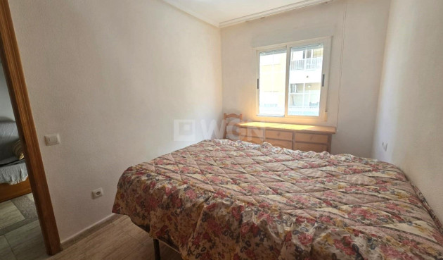Odsprzedaż - Mieszkanie w bloku - Torrevieja - Playa de los Locos