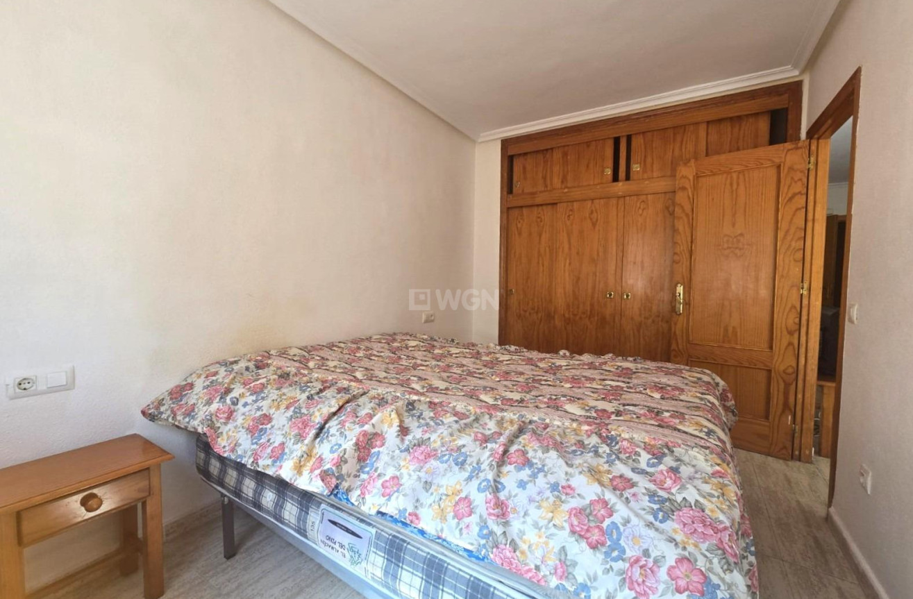 Odsprzedaż - Mieszkanie w bloku - Torrevieja - Playa de los Locos