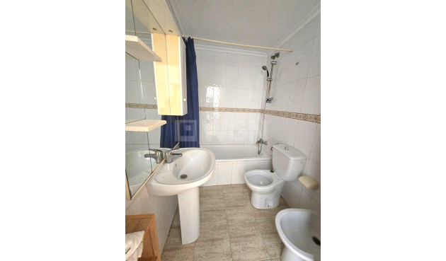 Odsprzedaż - Mieszkanie w bloku - Torrevieja - Playa de los Locos