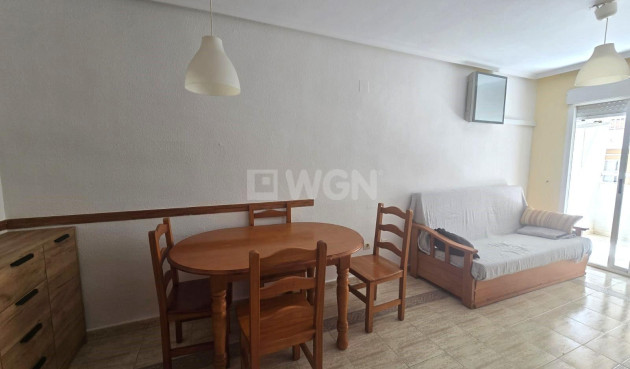 Odsprzedaż - Mieszkanie w bloku - Torrevieja - Playa de los Locos