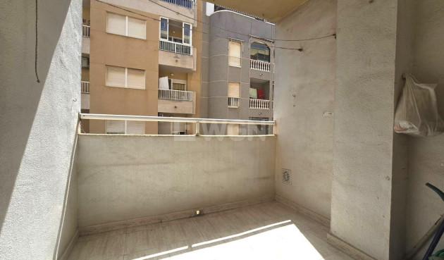 Odsprzedaż - Mieszkanie w bloku - Torrevieja - Playa de los Locos