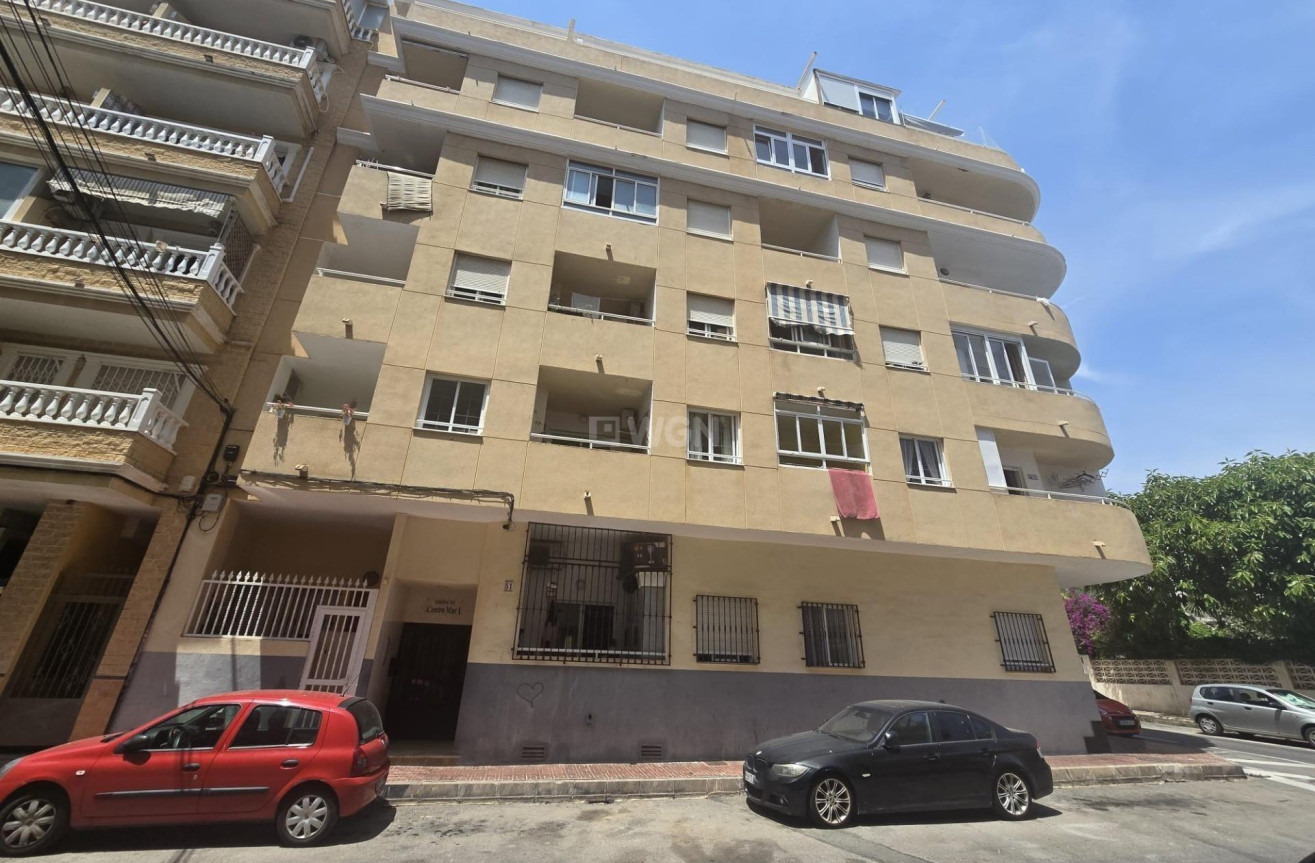 Odsprzedaż - Mieszkanie w bloku - Torrevieja - Playa de los Locos