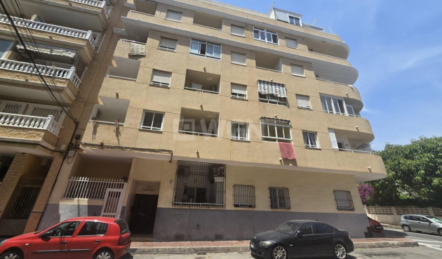 Odsprzedaż - Mieszkanie w bloku - Torrevieja - Playa de los Locos