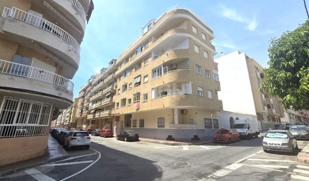Odsprzedaż - Mieszkanie w bloku - Torrevieja - Playa de los Locos