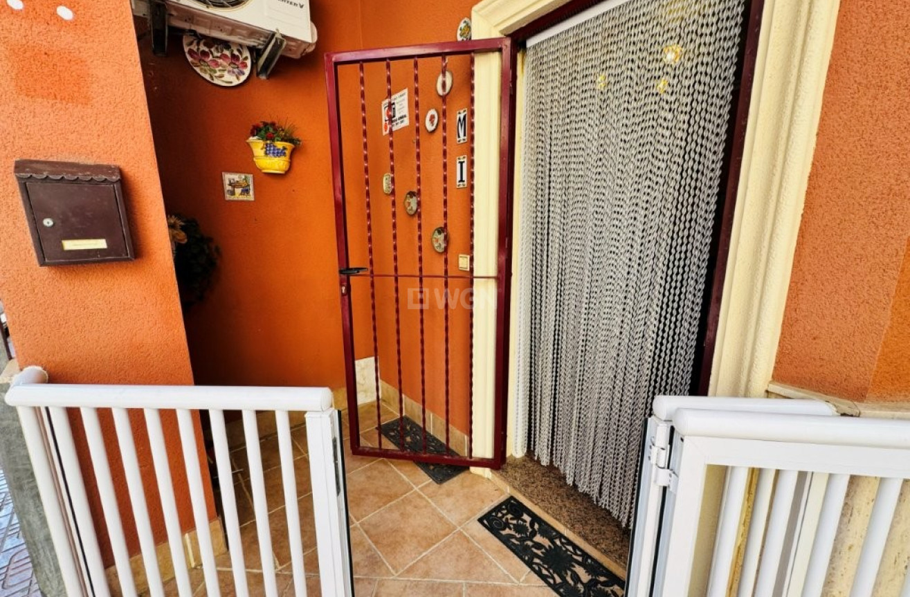 Odsprzedaż - Mieszkanie w bloku - La Mata - Costa Blanca
