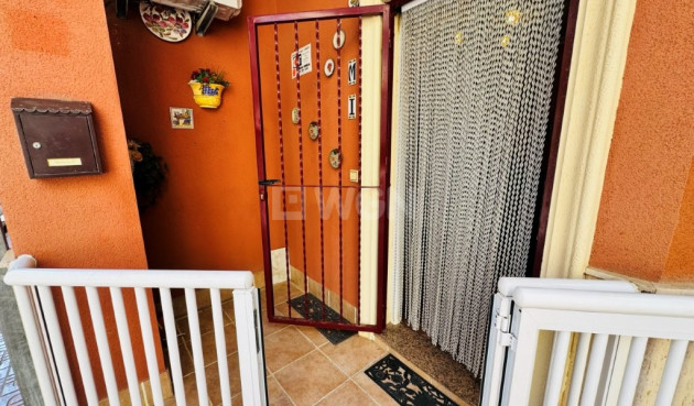 Odsprzedaż - Mieszkanie w bloku - La Mata - Costa Blanca