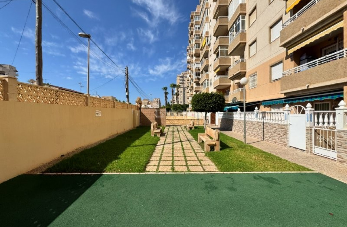 Odsprzedaż - Mieszkanie w bloku - Torrevieja - Costa Blanca