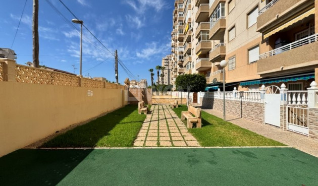 Odsprzedaż - Mieszkanie w bloku - Torrevieja - Costa Blanca
