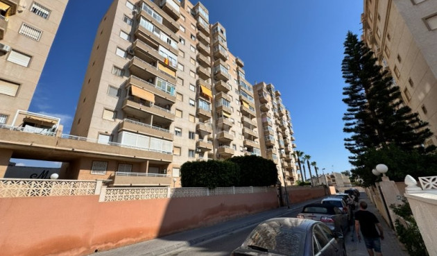Odsprzedaż - Mieszkanie w bloku - Torrevieja - Costa Blanca