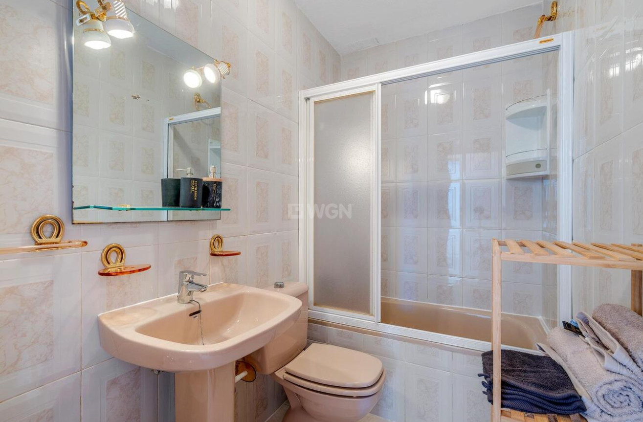 Odsprzedaż - Bungalow - Torrevieja - Los Balcones