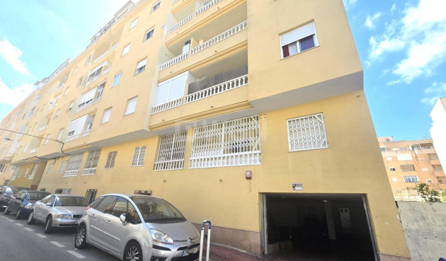 Odsprzedaż - Mieszkanie w bloku - Torrevieja - Parque Las Naciones