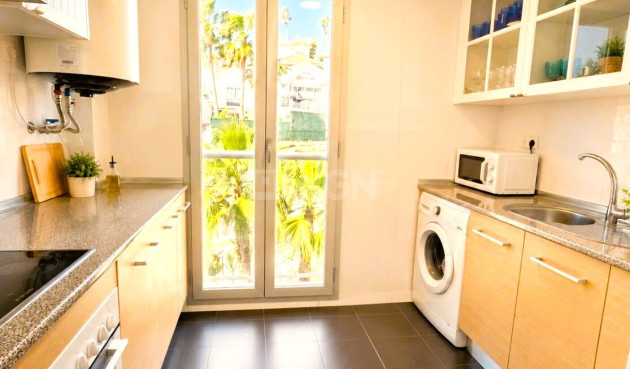 Odsprzedaż - Mieszkanie w bloku - Mijas Costa - Riviera del sol