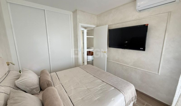 Odsprzedaż - Mieszkanie w bloku - Torrevieja - Costa Blanca