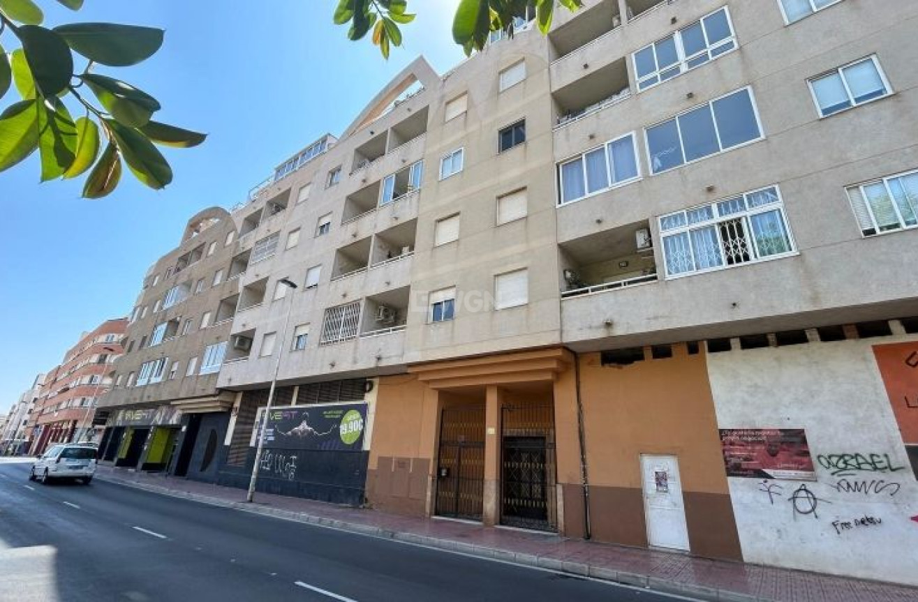 Odsprzedaż - Mieszkanie w bloku - Torrevieja - Costa Blanca