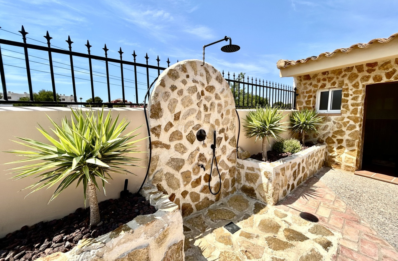 Odsprzedaż - Villa - La Zenia - Costa Blanca